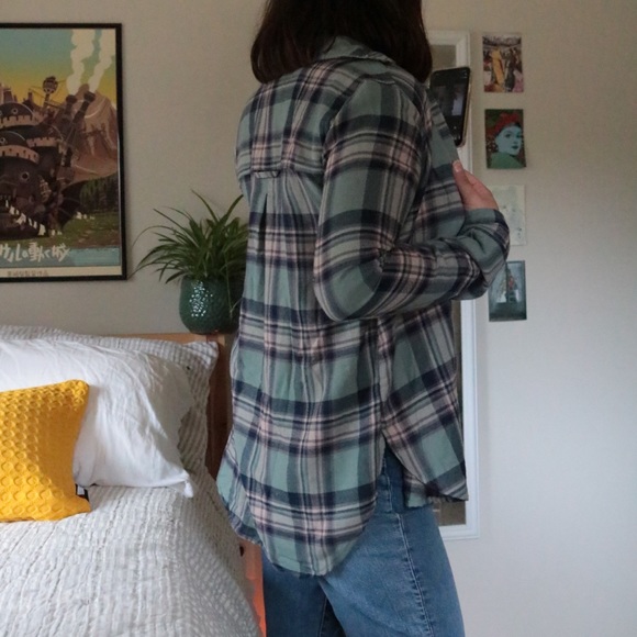 bundle!! floral tee and flannel! - Picture 4 of 4